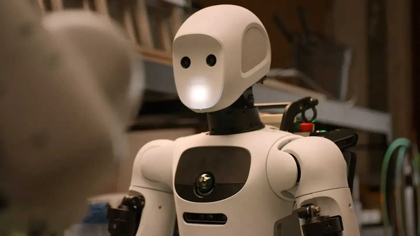Google DeepMind lanza Gemini Robotics 2: el humanoide camina, las manos aún fallan