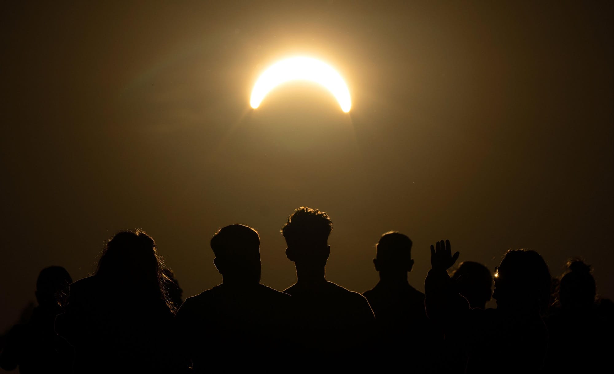 Eclipse solar en Alemania: Reportan decenas de personas con problemas de visión