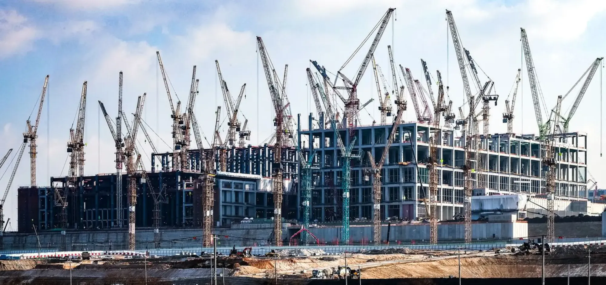 SK hynix aprueba 38,000 millones de dólares en dos fábricas y su acción cae 4.88% el mismo día
