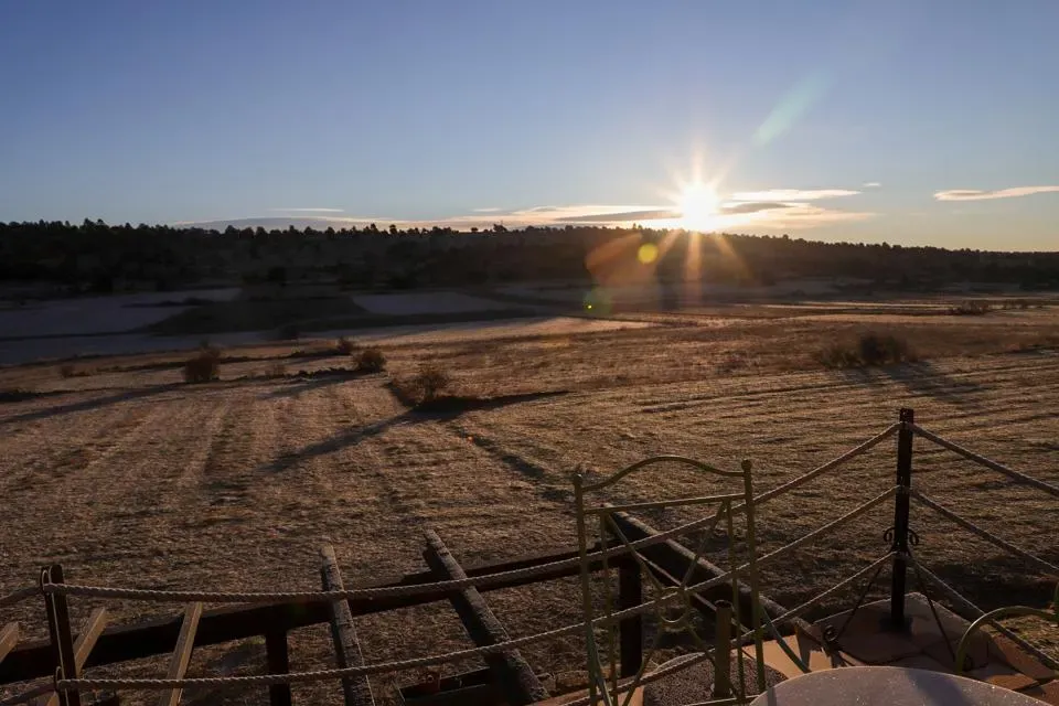 Un pueblo de 66 vecinos cerró su montaña por el eclipse: el aforo oficial no da para todos