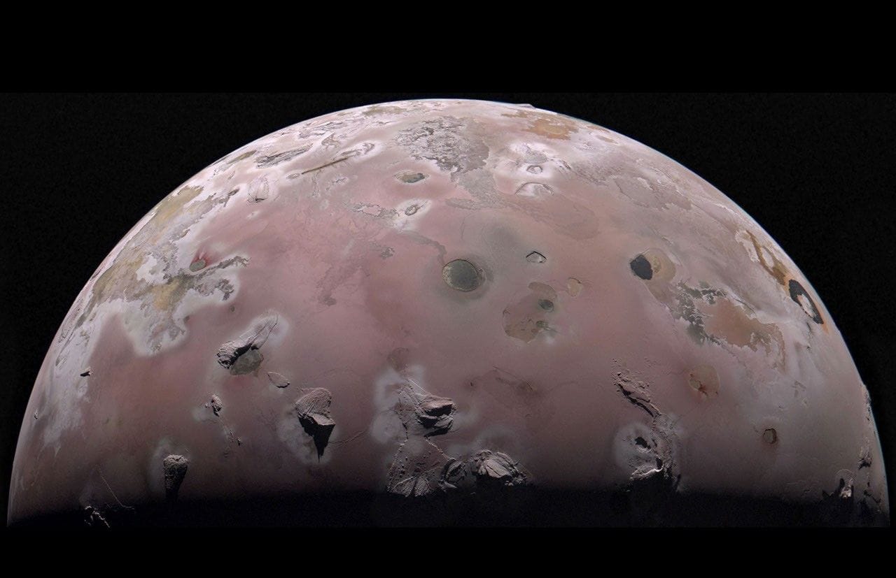 Juno mide por primera vez el subsuelo de Ío: más de 20 °C en pocos metros