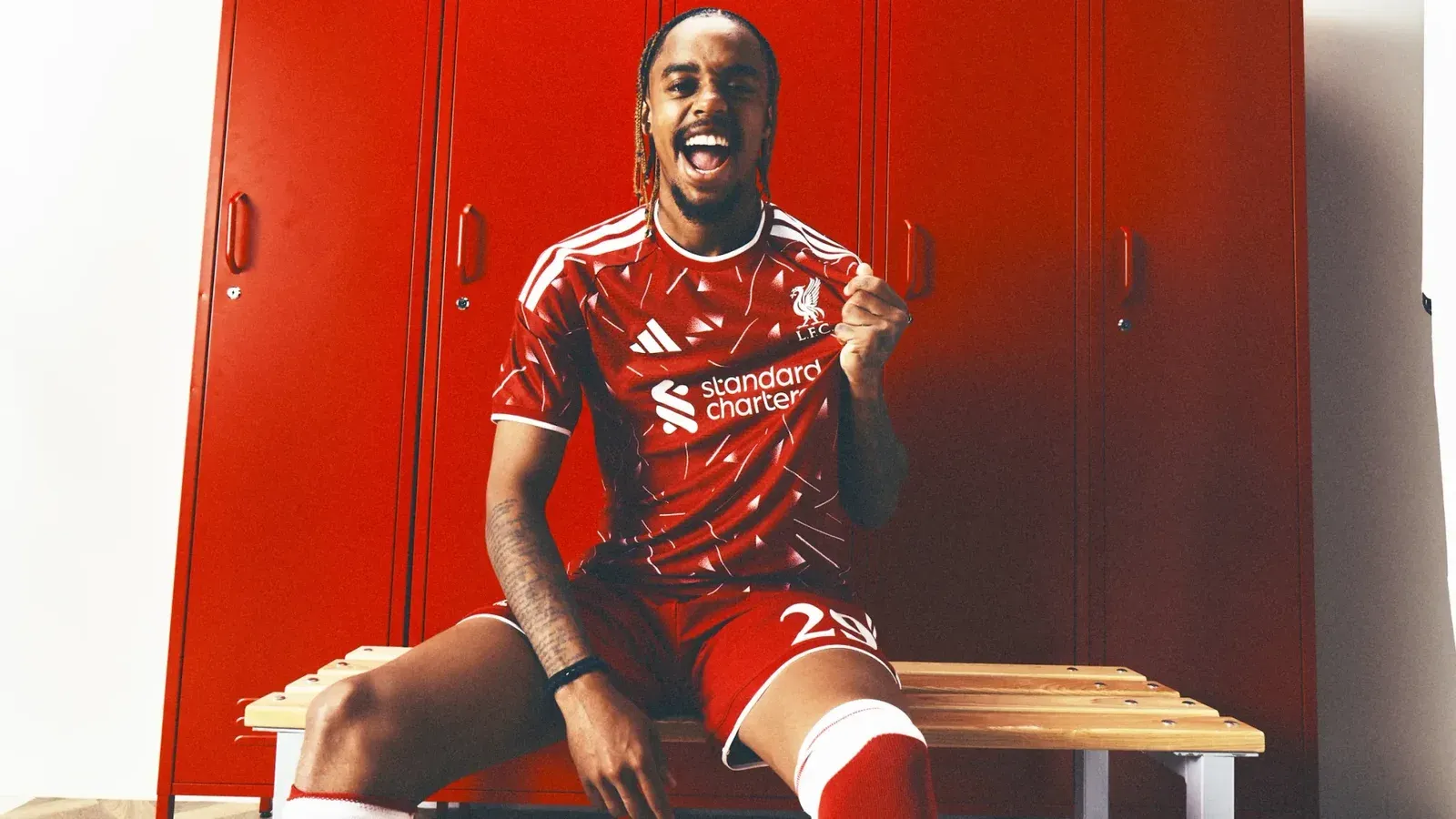 ¡Es Oficial! Liverpool ficha a Barcola del PSG por 140 millones de euros