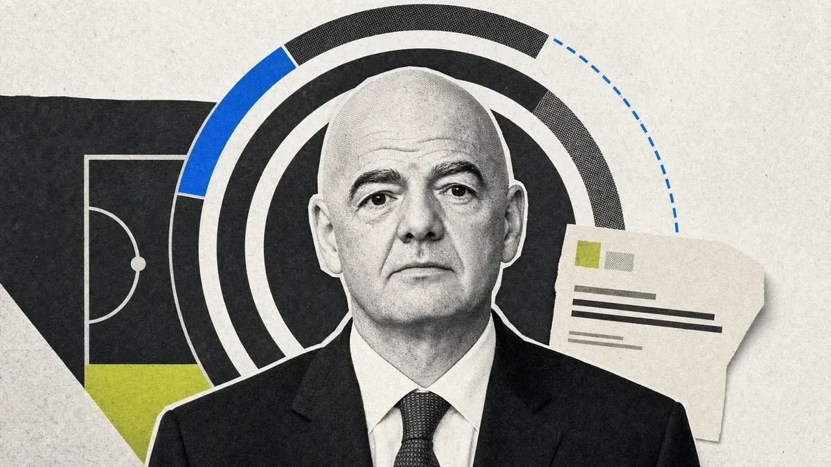 Retrato editorial en blanco y negro de Gianni Infantino ante círculos concéntricos, geometría de cancha y una hoja con líneas abstractas.