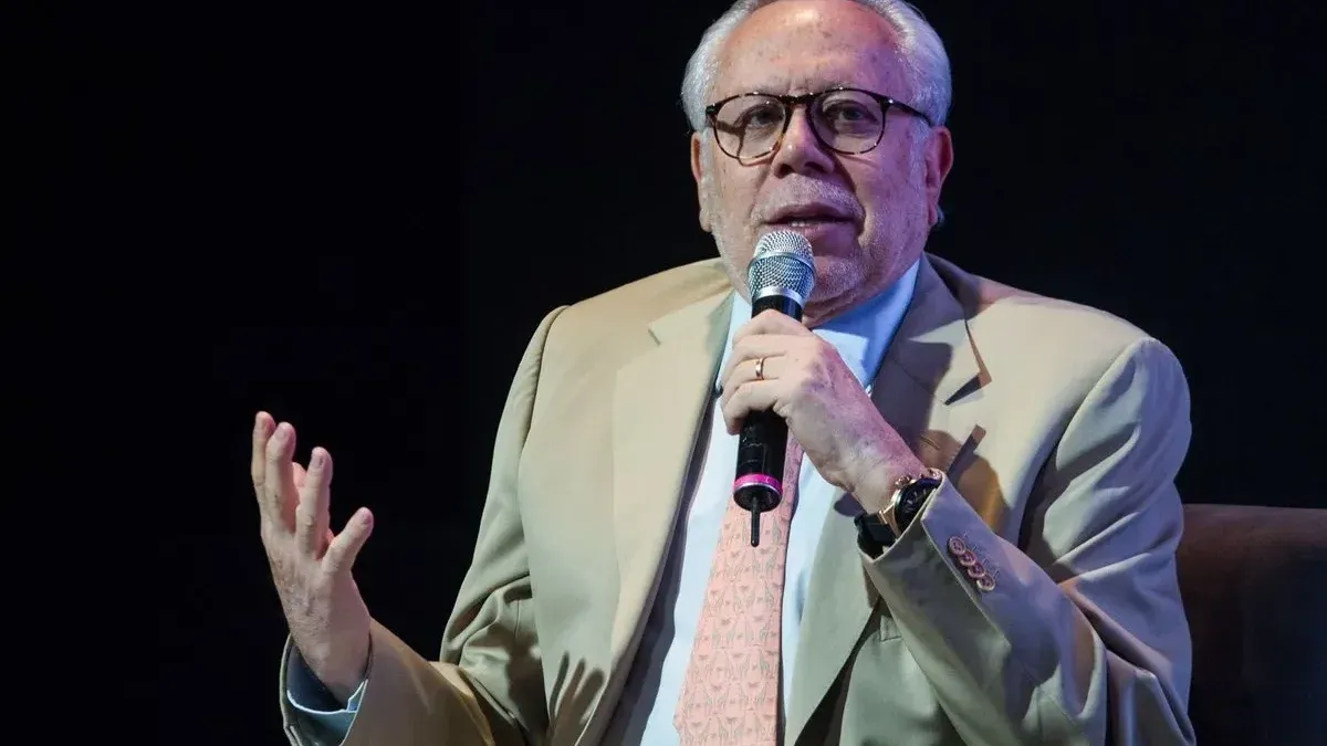 Arrestan a Luis de Llano hasta 30 horas por no disculparse; la jueza puede repetir el arresto
