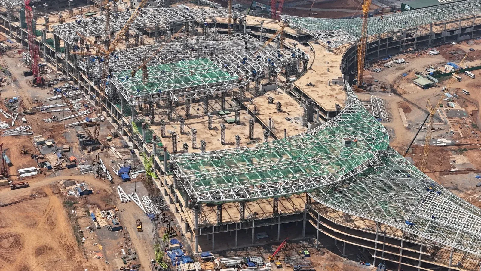 Aerial shot of a large-scale construction project with cranes in Đồng Nai, Việt Nam.