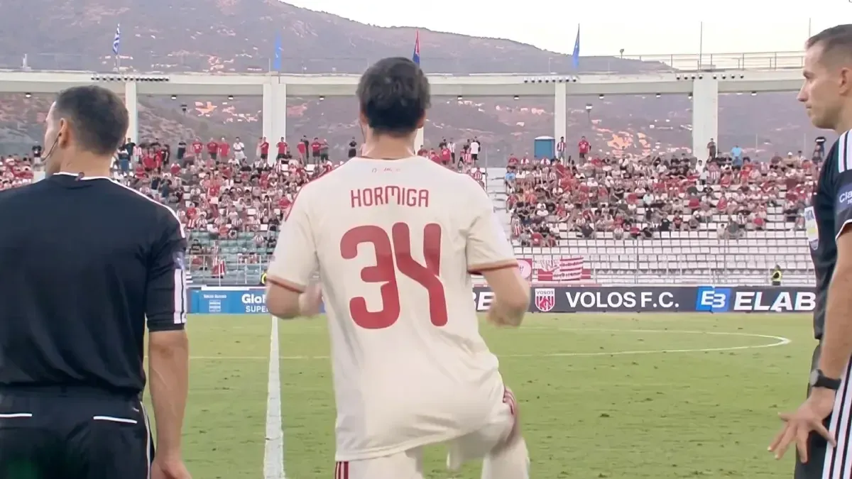 "Hormiga" González fue sustituto en el empate Olympiacos vs Volos y se fue sin gol