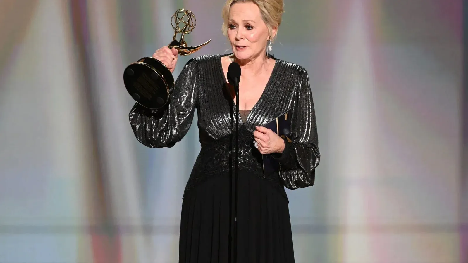 Jean Smart rompe récord al ganar el Emmy por Mejor Actriz en una Serie de Comedia