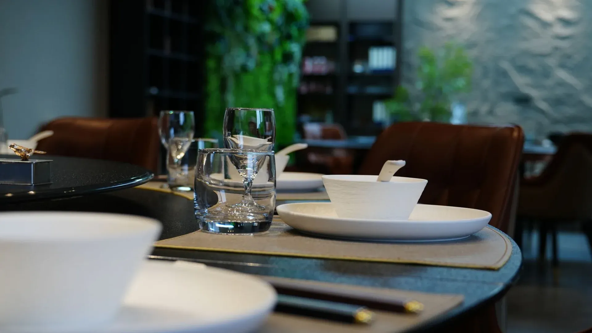Stylish dining table arrangement with elegant glassware and tableware, perfect for banquets.