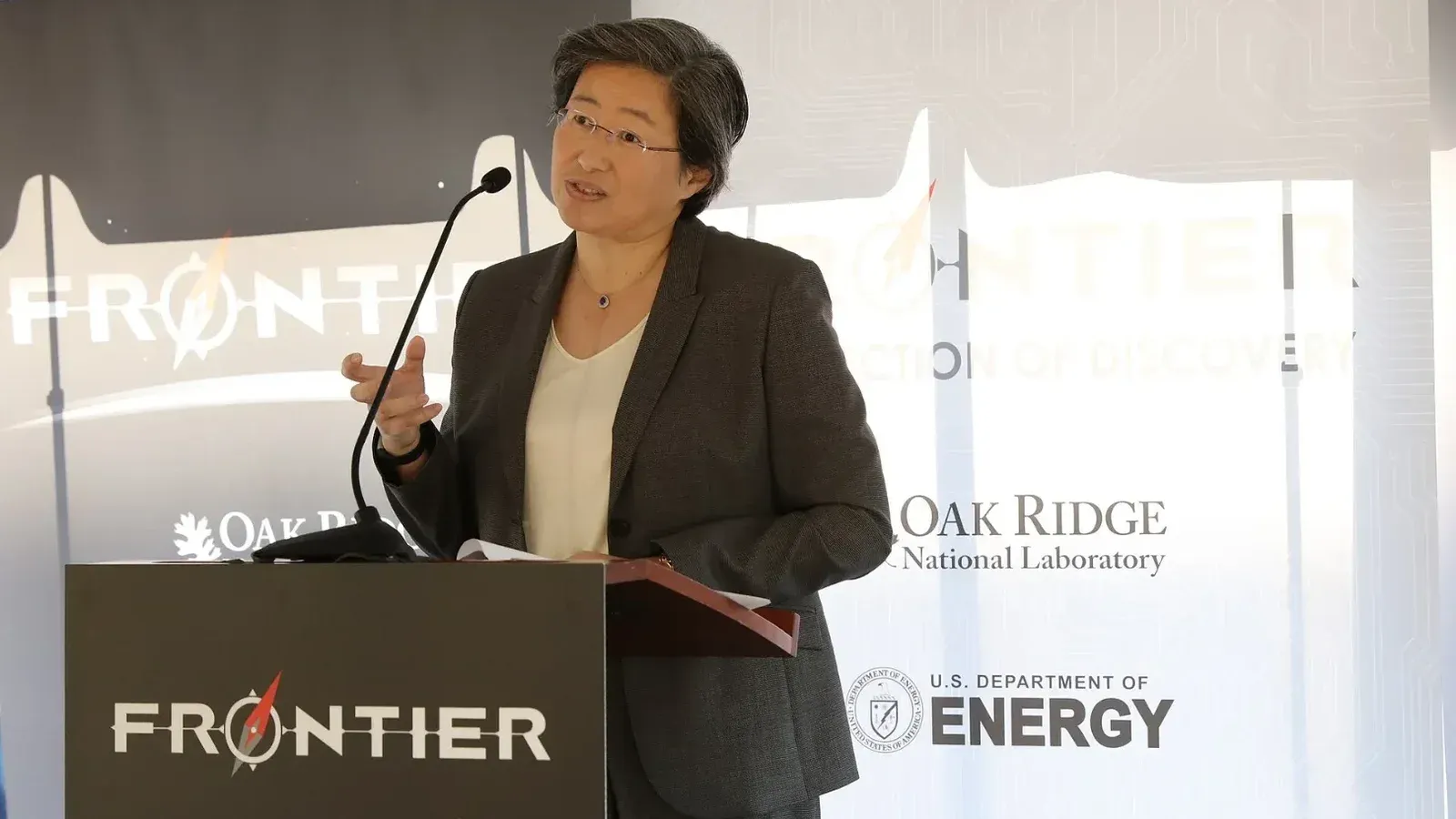 La directora ejecutiva de AMD, Lisa Su, habla en el Laboratorio Nacional Oak Ridge.