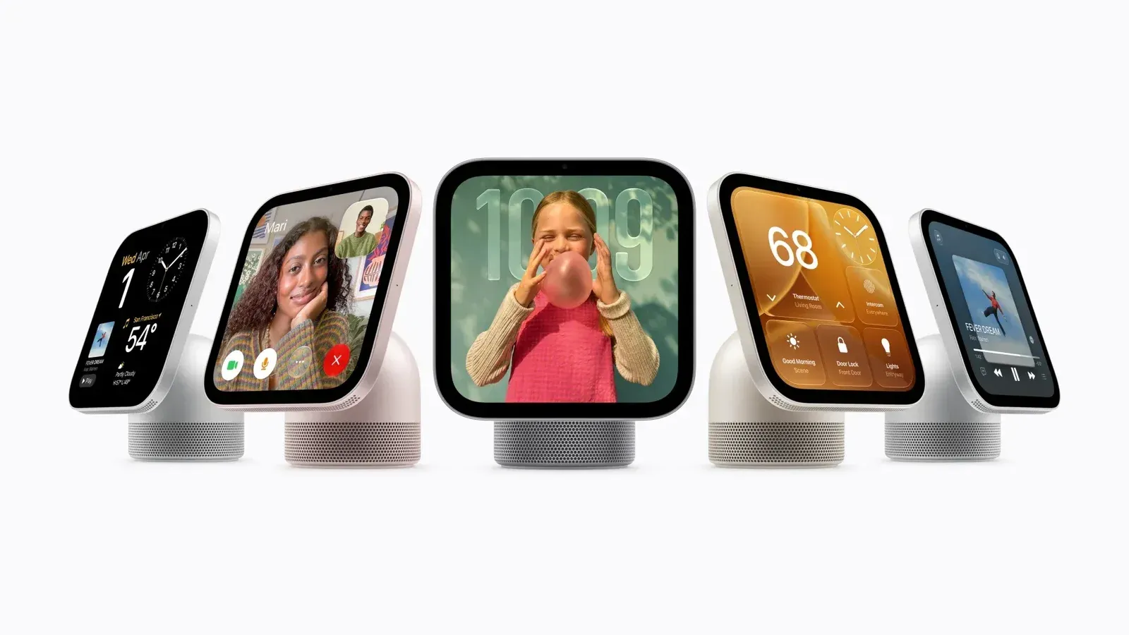 Cinco dispositivos Apple HomeView sobre un fondo blanco.