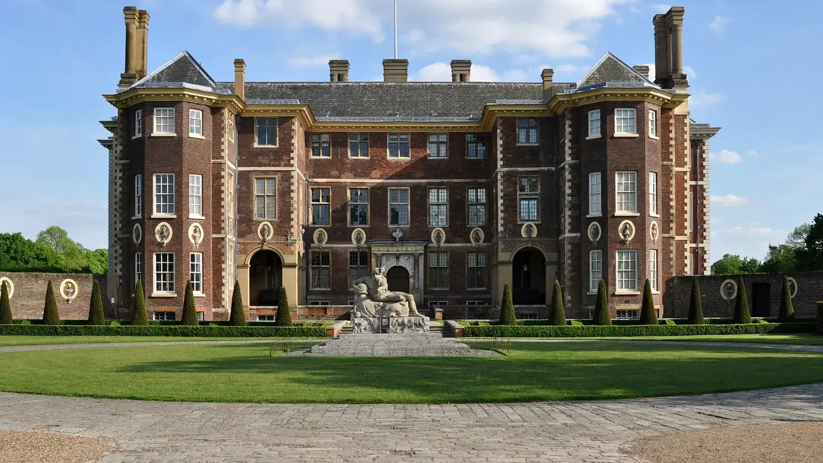 Ham House Wikidata tiene entrada Ham House (Q1572552) con datos relacionados con este artículo.