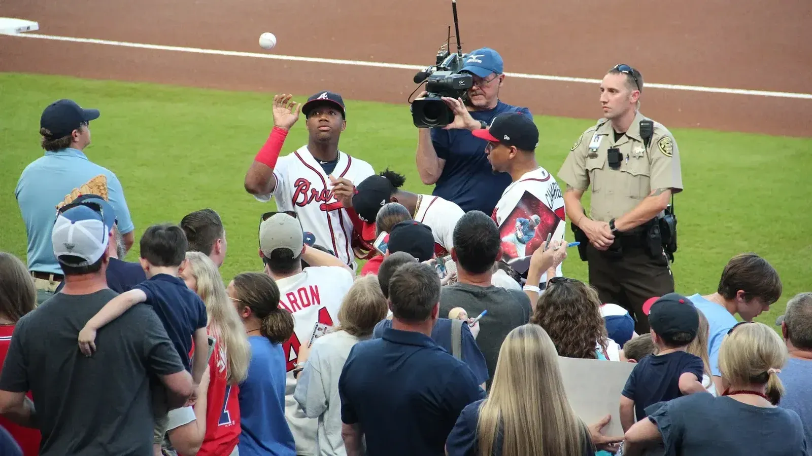 Ronald Acuña Jr., Ozzie Albies, Johan Camargo signing autographs