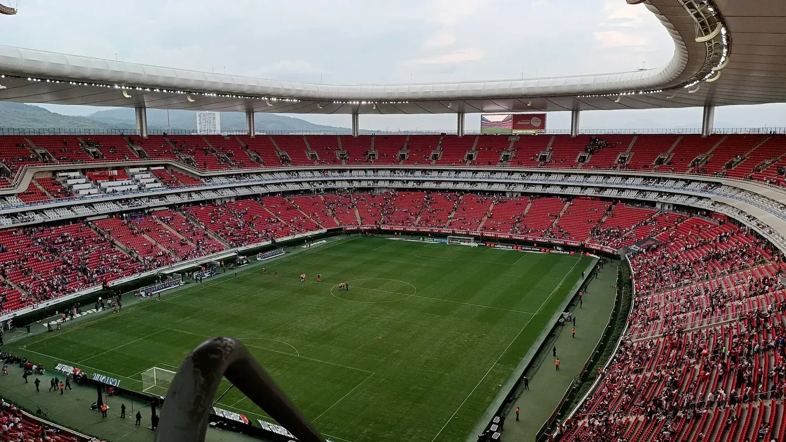 Cabecera sur del lado derecho del Estadio Akron después de un partido el 2 de julio de 2022 entre el Guadalajara y Bravos de Juárez