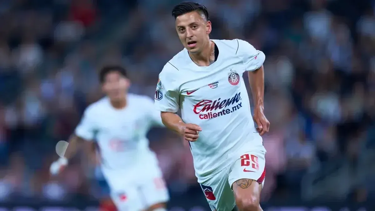 Chivas saca un valioso triunfo 1-0 sobre Monterrey de visita y se mantiene de sublíder