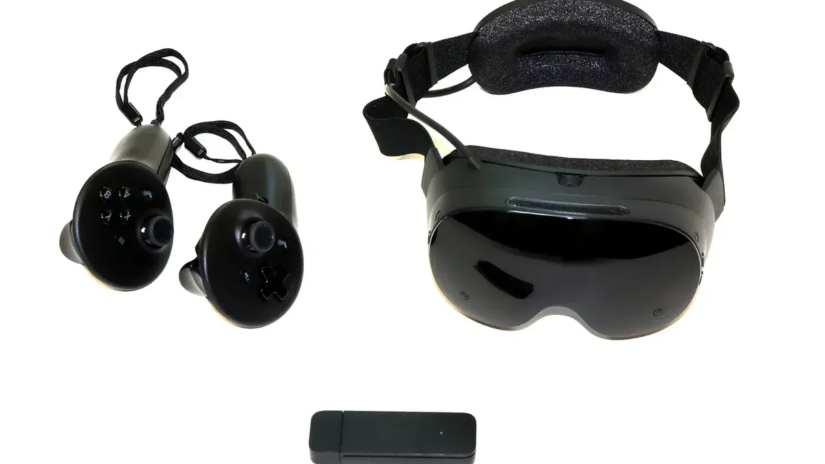 Un auricular de realidad virtual con marco de vapor, con controladores y adaptador WiFi