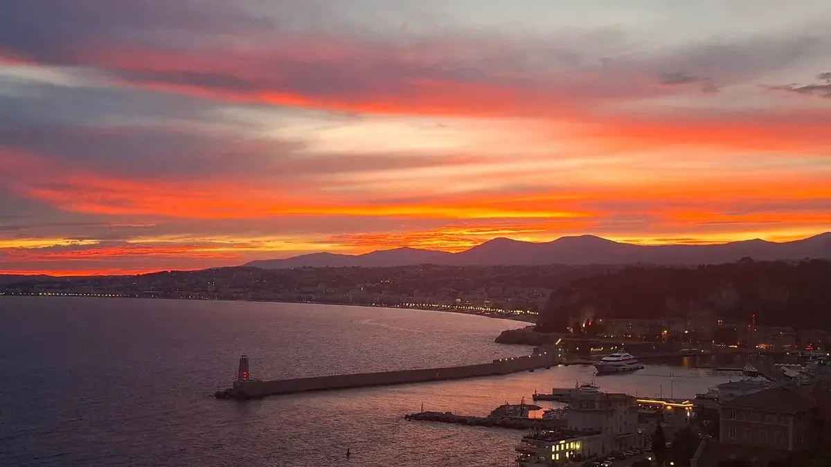 Coucher de soleil sur le port de Nice Alpes-Maritimes France