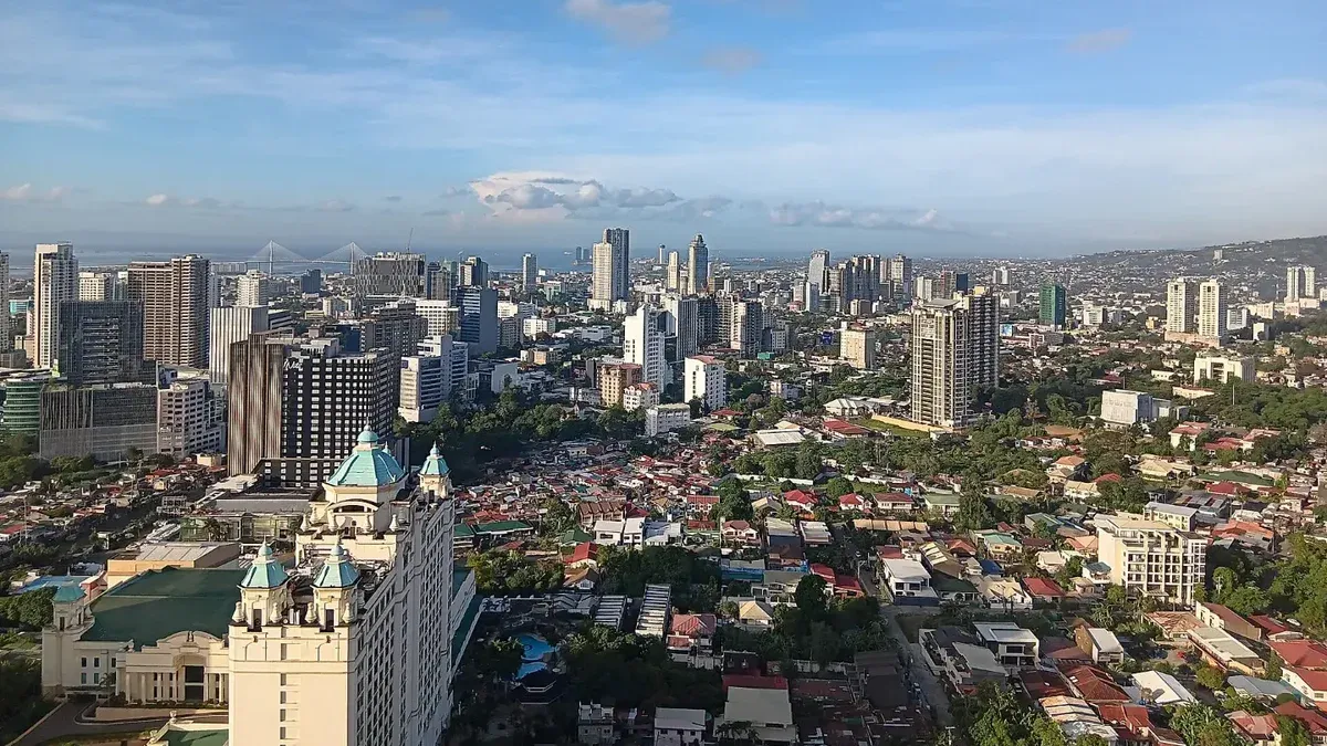 Horizonte de la ciudad de Cebú tomado del intercambio de Cebu