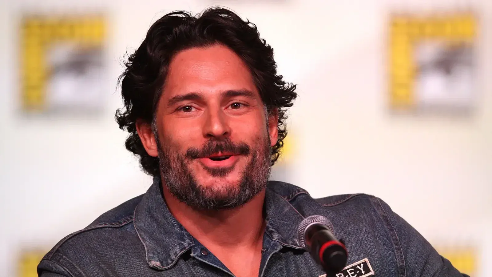 Joe Manganiello hablando en el San Diego Comic-Con International 2012 en San Diego, California.