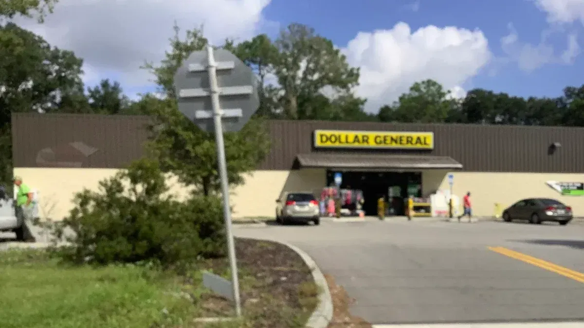 This is a freestanding Dollar General located in St.