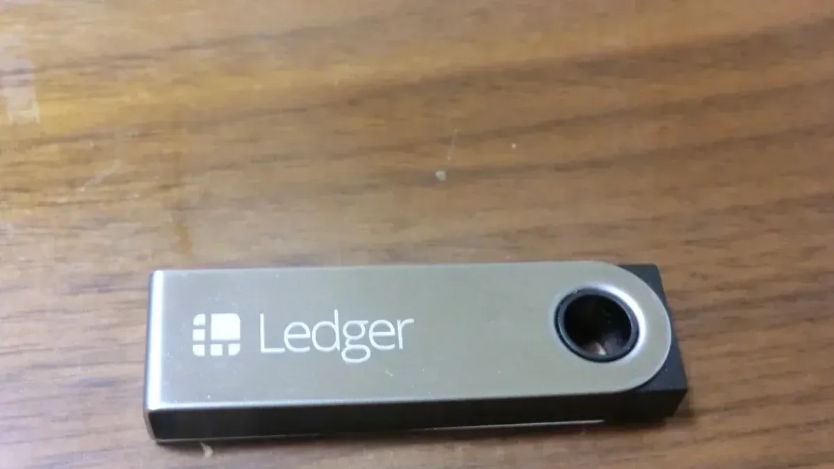 Ledger Nano S - Cartera dura - Almacenamiento en frío para criptomonedas