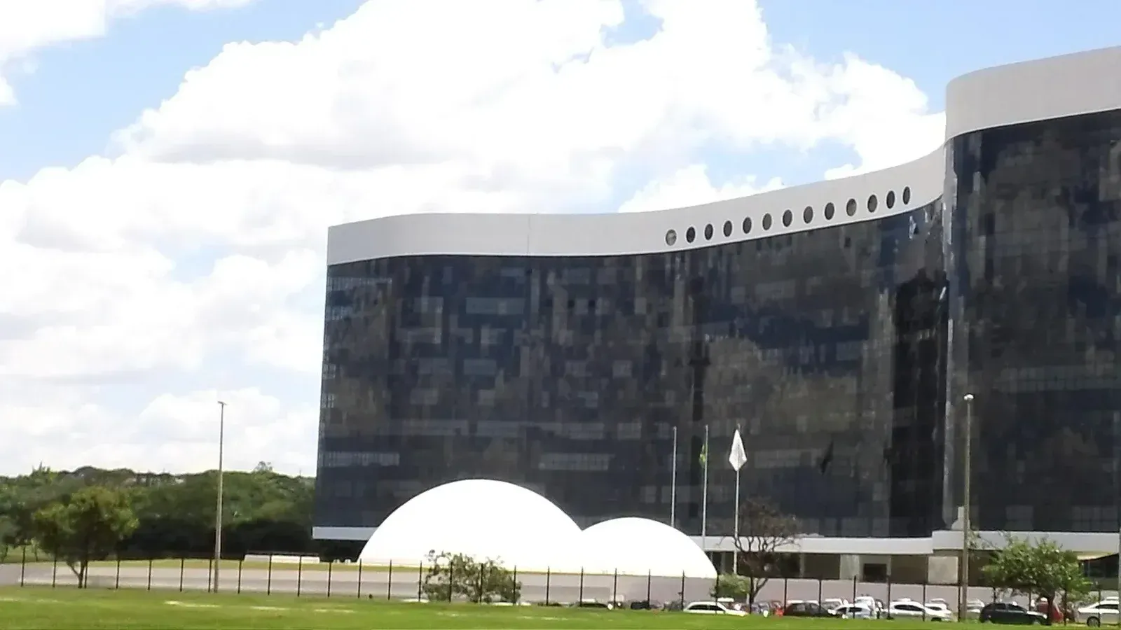 Edifício-sede do Tribunal Superior Eleitoral, em Brasília, inaugurado em dezembro de 2011.