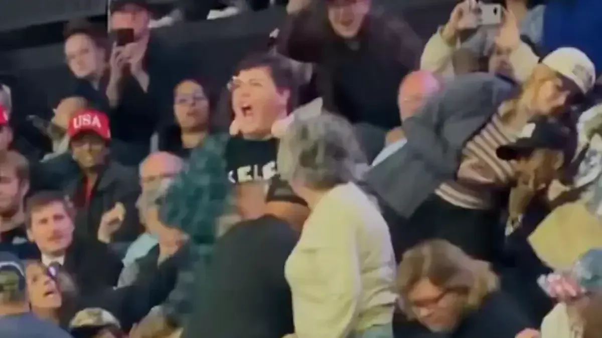 Mitin de Donald Trump en Ohio es interrumpido por protesta: “Liberen los archivos de Epstein”