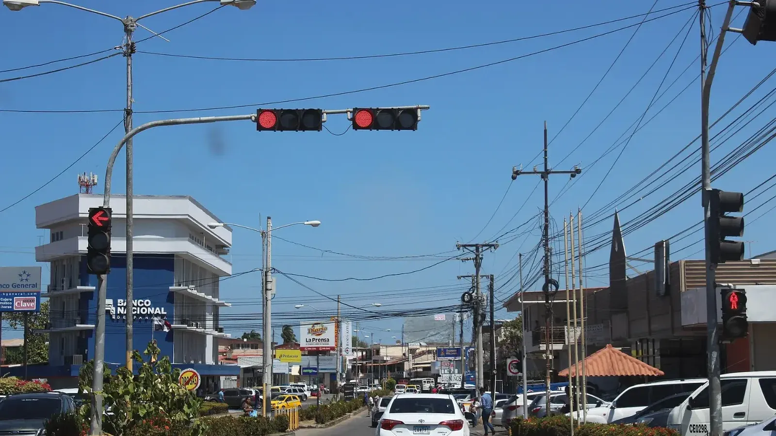 Vista la sede en Chitré del Banco Nacional de Panamá.