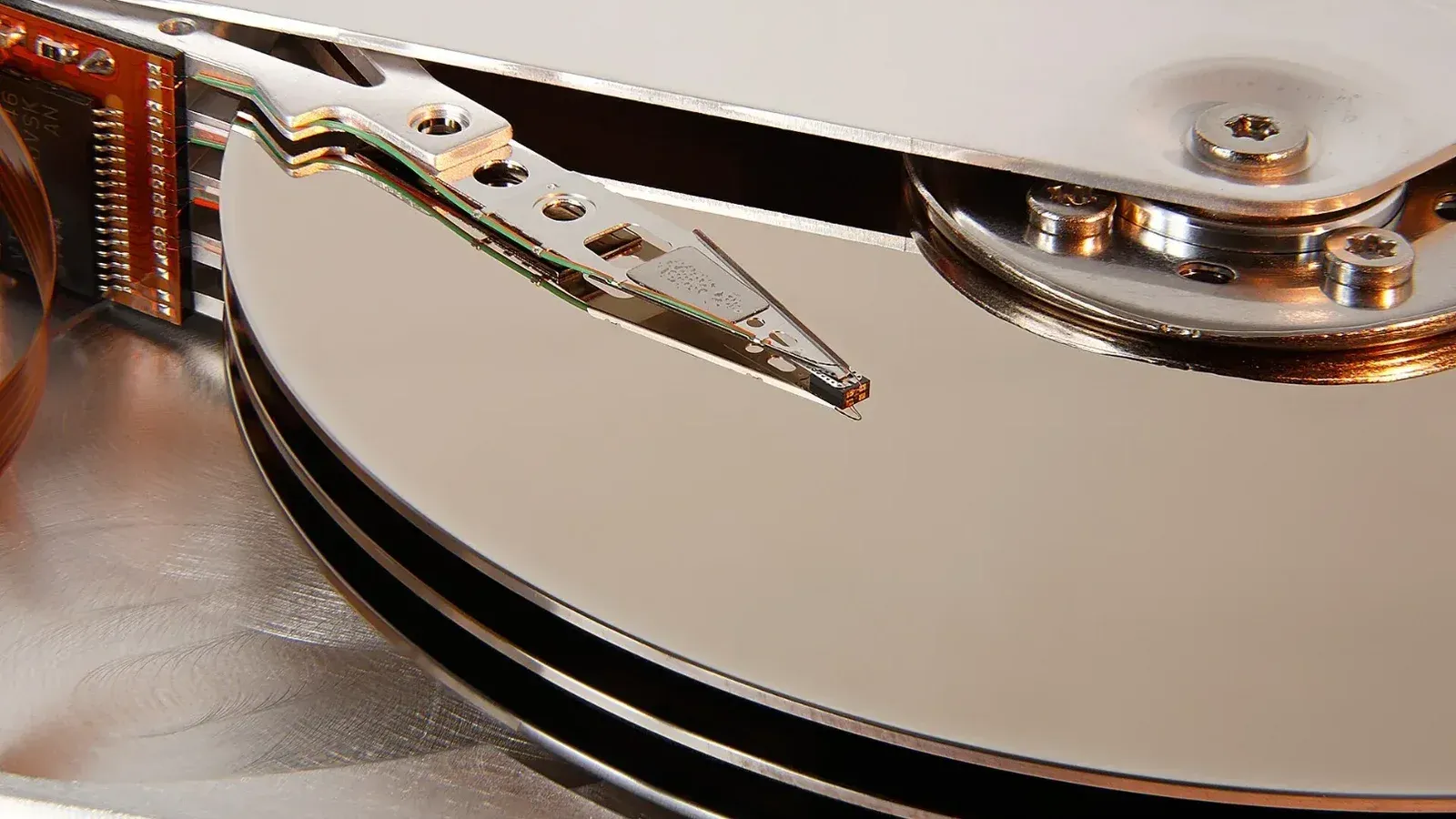 Detail of one read/write head and the platters of a Seagate 3.5 inches hard disk drive Medalist ST33232A model manufactured in Malaysia in 1998.