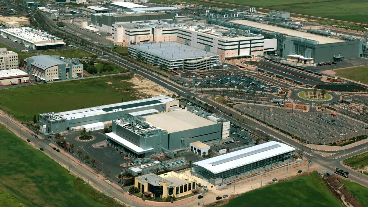 Intel factory in Kiryat Gat, employing about 5000 workers, which manufactures computer chips