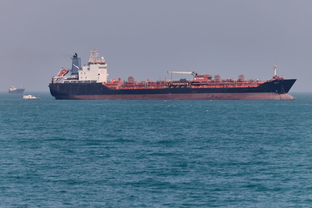 Crisis en el Estrecho de Ormuz provoca caída histórica en la demanda de combustible no vista desde 2008 imagen del post