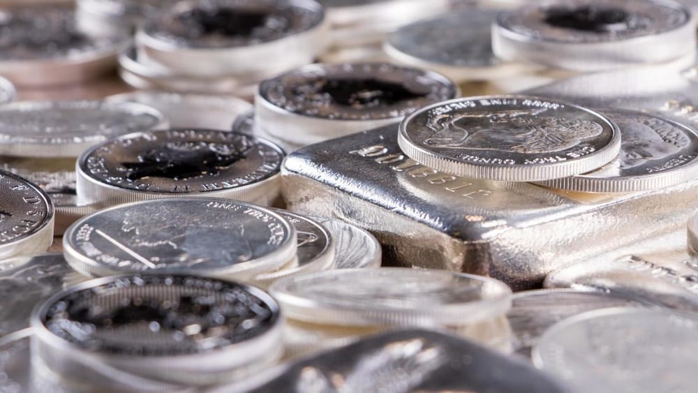 El precio de la plata se desploma 10%: Inflación en EE. UU. y aranceles en India hunden los metales imagen del post