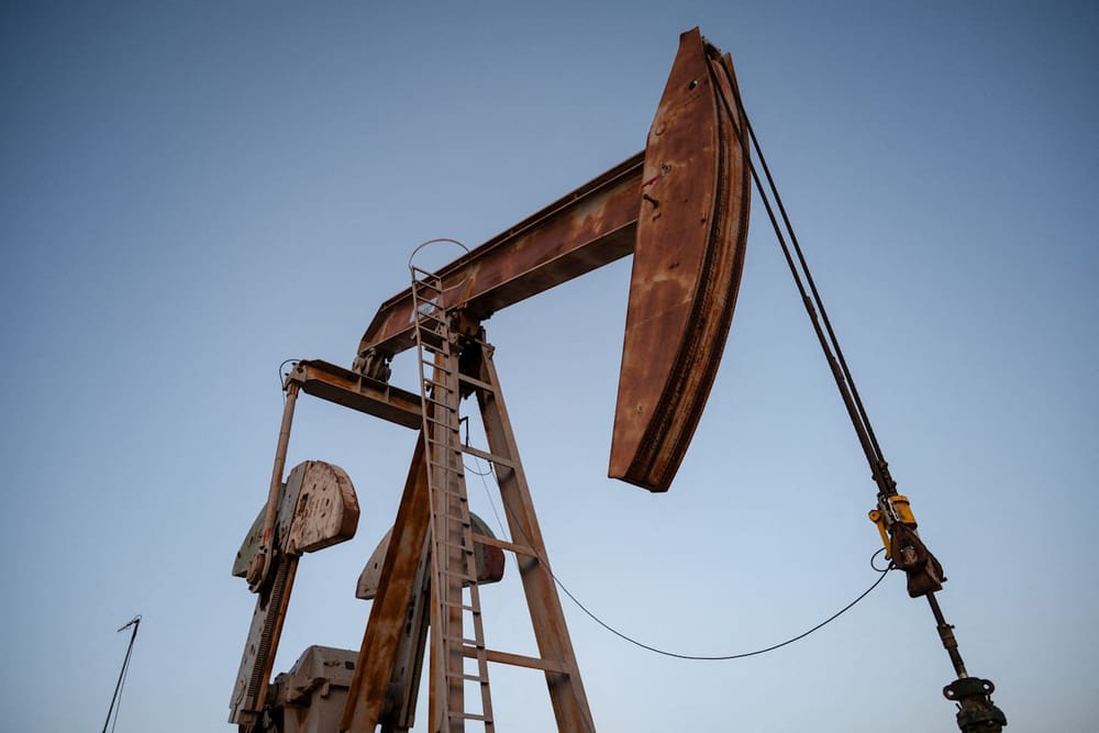 Petróleo retrocede: La EIA advierte que el cierre del Estrecho de Ormuz se prolongará hasta mayo imagen del post