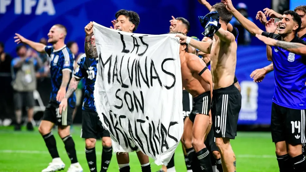 Bandera de Malvinas: qué sanción prevé la FIFA y qué dice el precedente de 2014 imagen del post