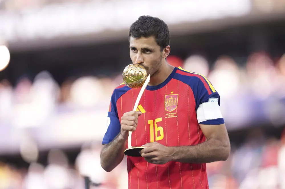 Rodri a una firma de fichar con el Real Madrid imagen del post