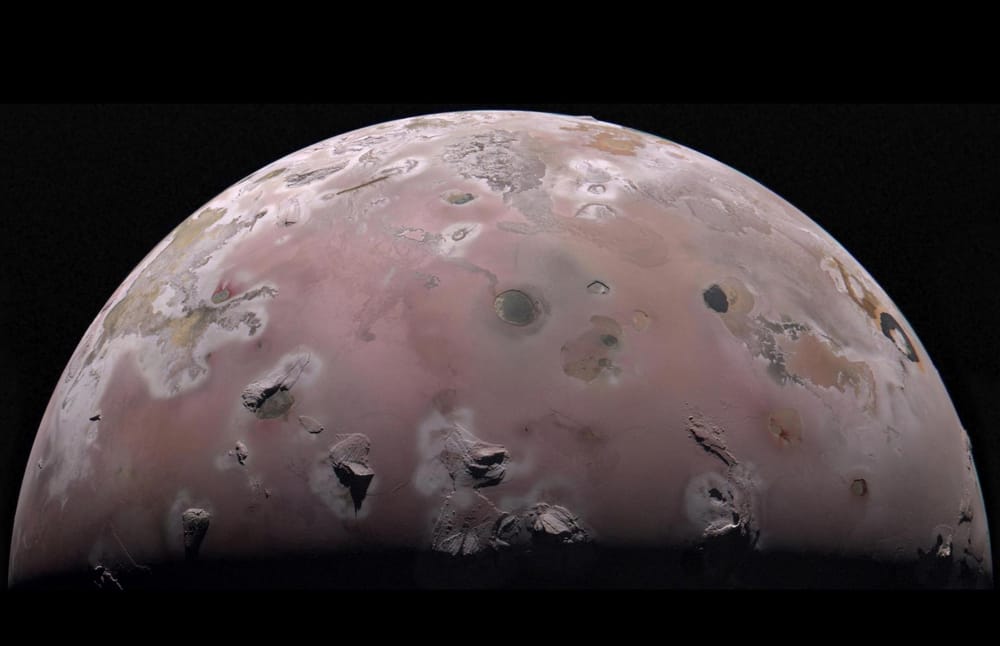 Juno mide la temperatura bajo la superficie de Ío: sube más de 22 °C en los primeros metros imagen del post