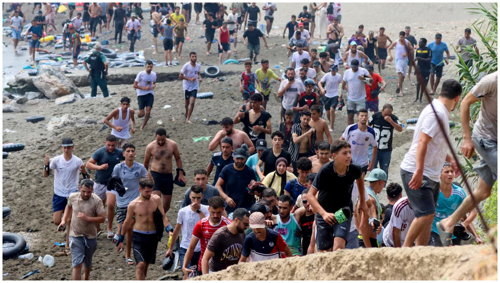 Ceuta: España manda al Ejército y nadie coincide en cuántos migrantes cruzaron imagen del post