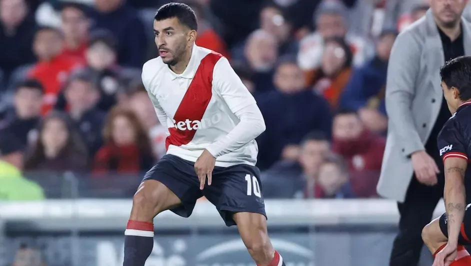 Un día después de su salida de Tigres Ángel Correa debuta con River Plate perdiendo imagen del post