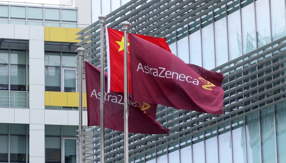 AstraZeneca y GSK desafían la tensión geopolítica con millonarias alianzas en el sector farmacéutico de China imagen del post