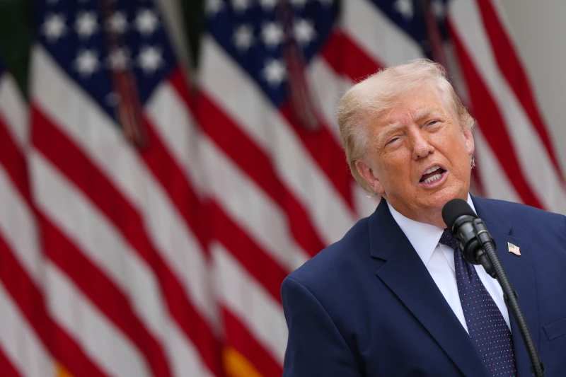 Bitcoin tropieza tras el anuncio de Trump de reactivar el bloqueo a Irán y cobrar una tasa en el estrecho de Ormuz imagen del post