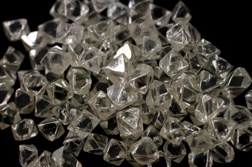 De Beers cede ante la crisis: aplica el mayor recorte de precios de sus diamantes en años imagen del post