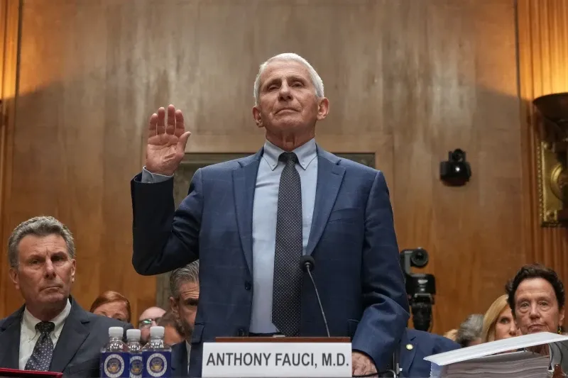 Fauci invoca la Quinta Enmienda más de 100 veces y enfrenta voto por desacato imagen del post
