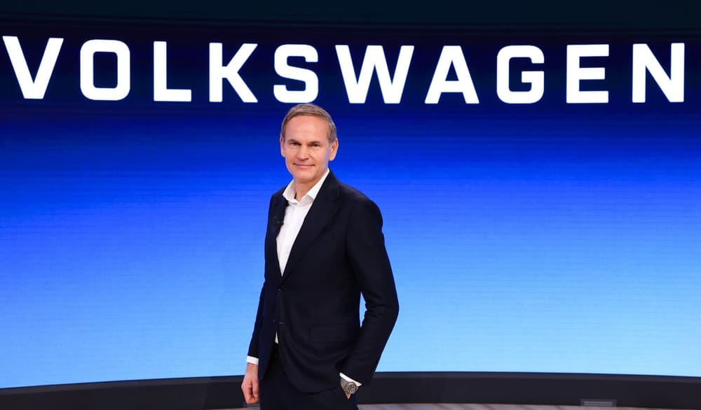 El CEO de Volkswagen advierte que podrían recortar otros 50.000 empleos globales para cerrar su brecha de costos imagen del post