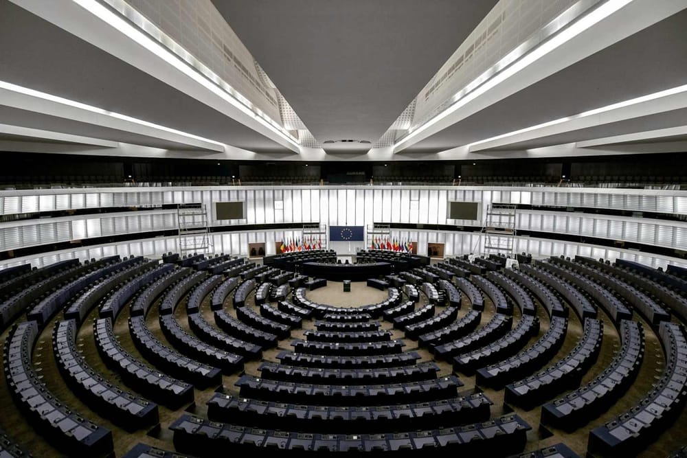El Parlamento Europeo aprueba avanzar con el euro digital para reducir su dependencia de Estados Unidos imagen del post