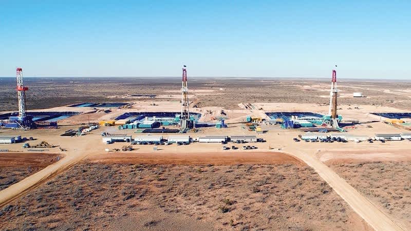 El petróleo se desploma: la producción récord de EE. UU. y el avance de la OPEP+ ahogan el temor a la escasez imagen del post