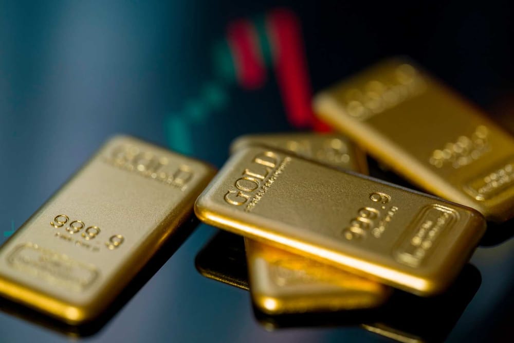 El precio del oro cae a mínimos de julio tras el choque de EE. UU. e Irán por el temor a las tasas de interés imagen del post