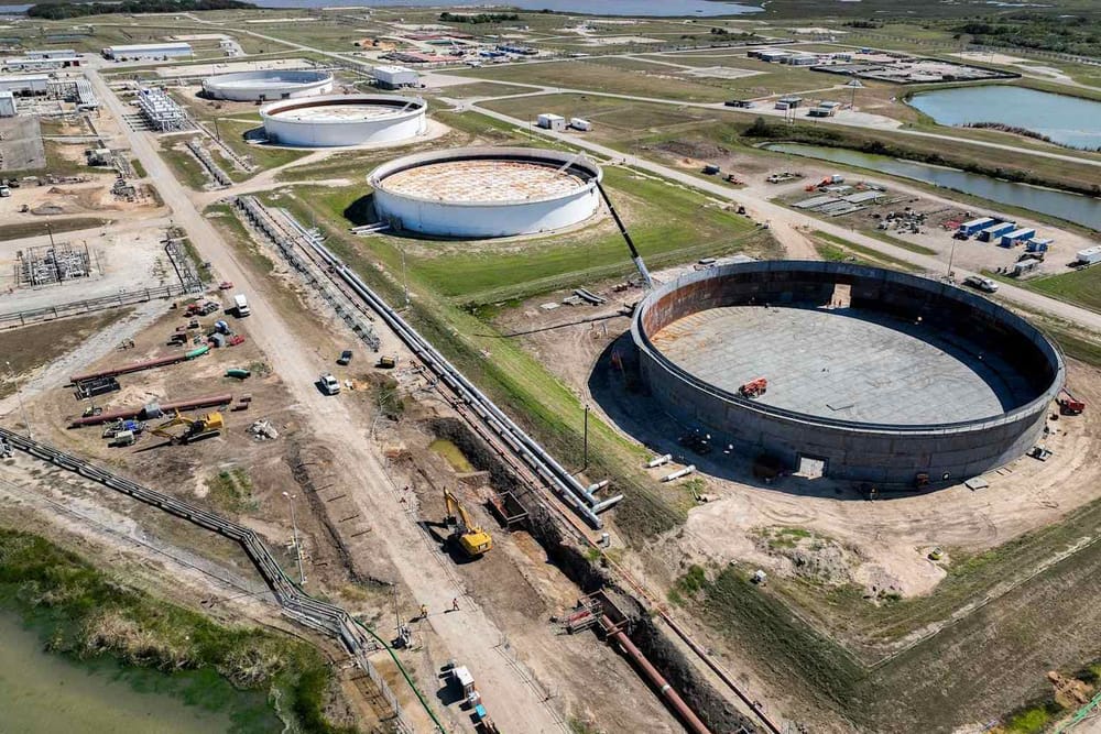 Goldman Sachs proyecta una histórica sobreoferta de 3 millones de barriles diarios de petróleo para 2027 imagen del post