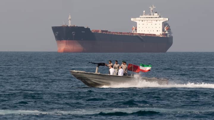 Irán desafía a EE. UU. y promete tarifas preferenciales a China en el estrecho de Ormuz imagen del post