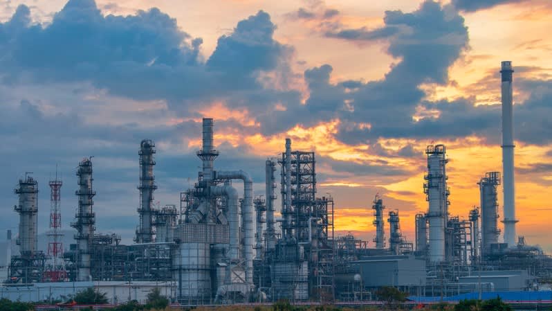 La 'Era Dorada de la Refinación': por qué la gasolina sigue cara aunque el crudo baje imagen del post