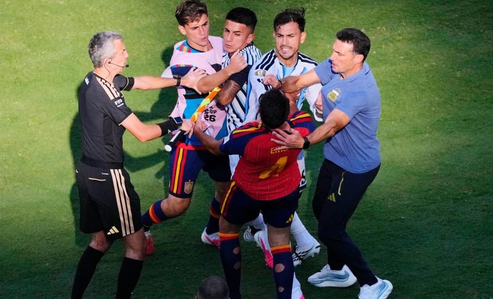 Así fue la pelea entre Leandro Paredes y Gavi en la Final del Mundial 26 imagen del post