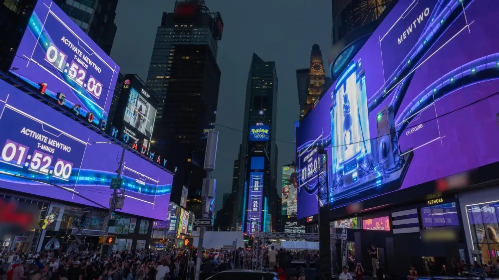 Pokémon GO hizo realidad su tráiler de 2015: Mega Mewtwo tomó Times Square por el 10.° aniversario imagen del post